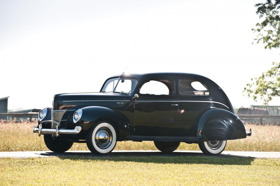  Ford DeLuxe Eight Tudor Hardtop 1940 года  (фото 1 из 13)
